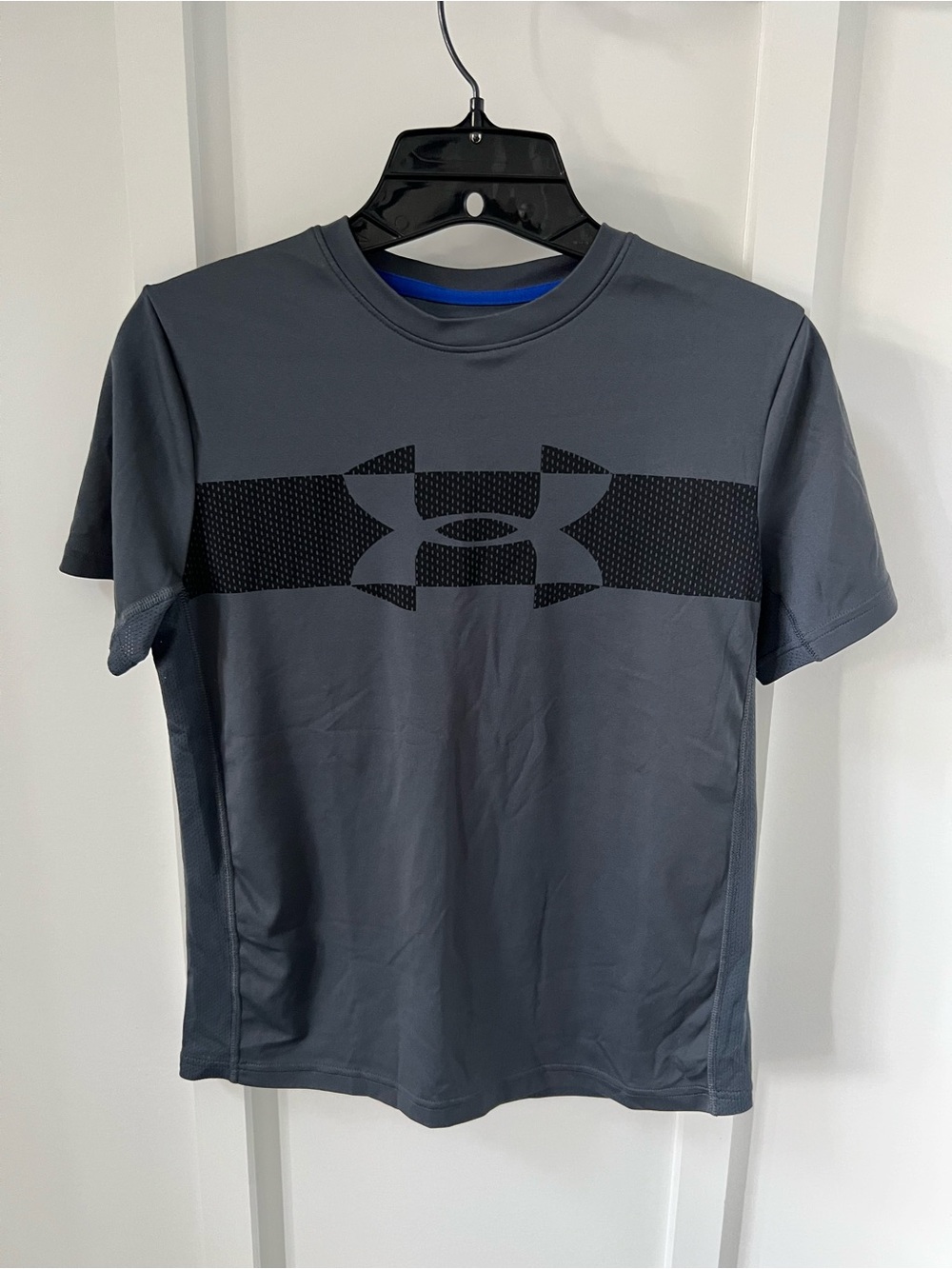 Under Armour Boy’s Charcoal Gray Short-Sleeve Logo Tee